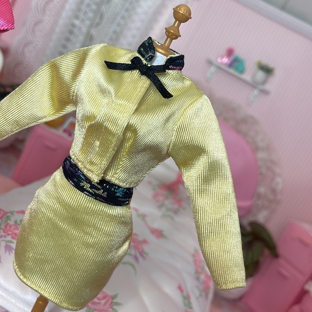 Barbie fashion fantasy & 2 fashion gift set fashions (willing to separate) - Picture 5 of 5
